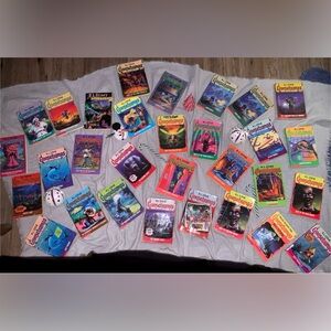 Goosebumps books Lot or can split up🤓